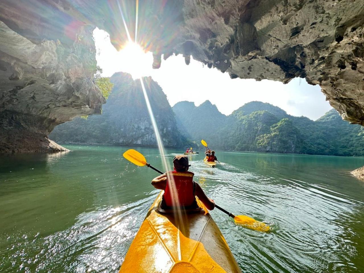 Sunlight Boutique Cruise - Cat Ba Island Hotel Ha Long Exterior photo
