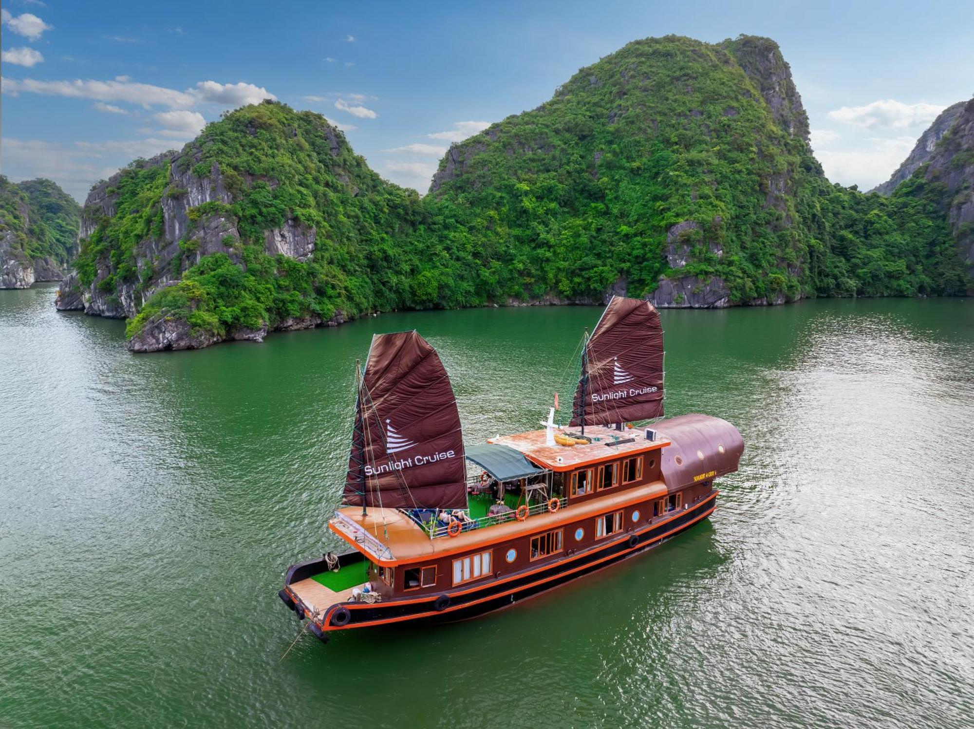 Sunlight Boutique Cruise - Cat Ba Island Hotel Ha Long Exterior photo
